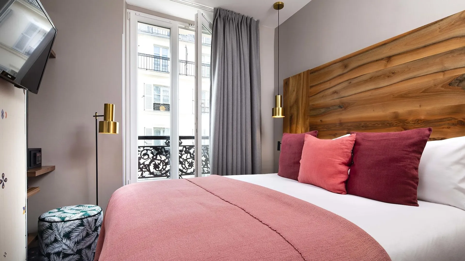 Maxim Folies Hotel 3*