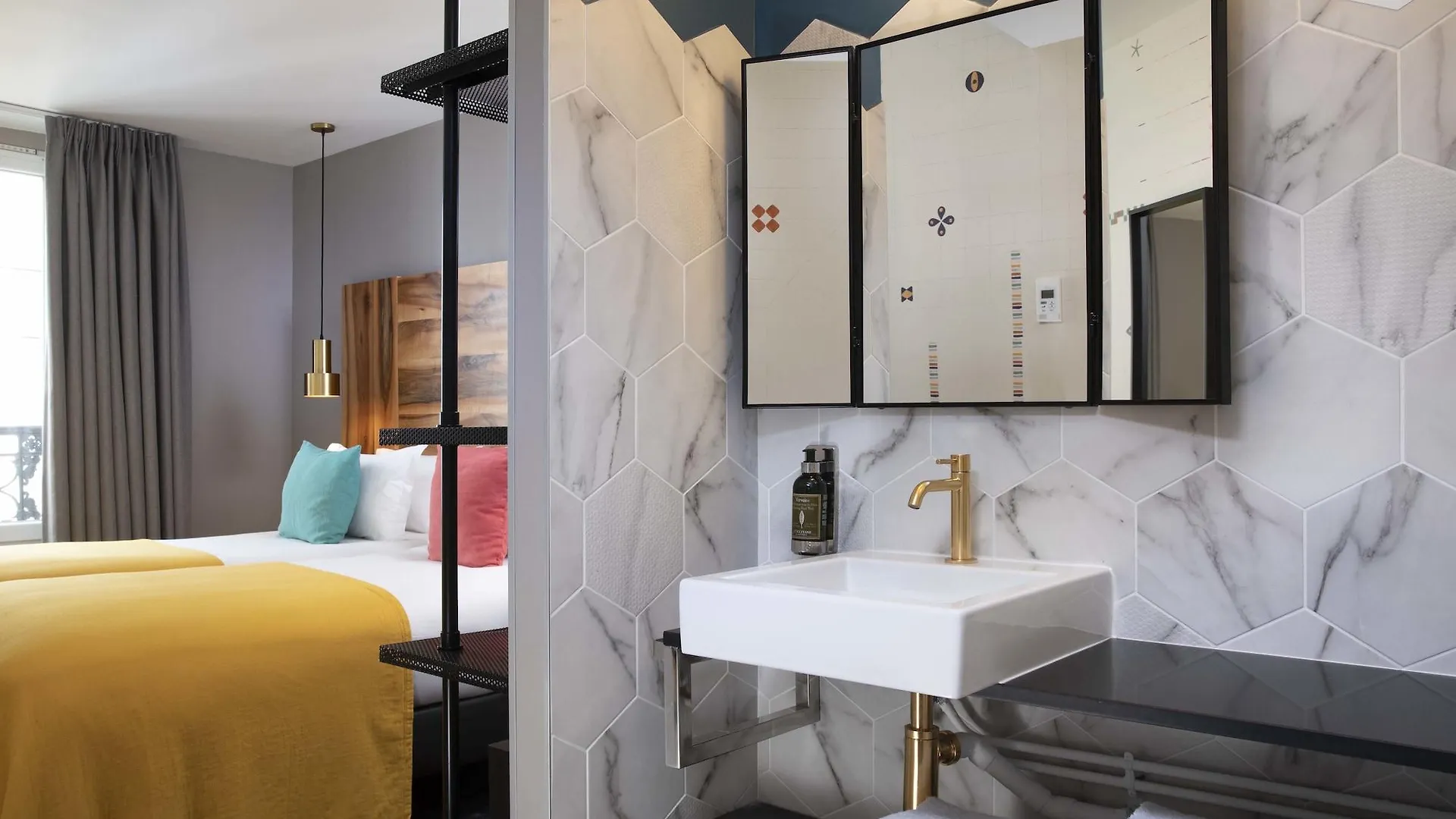 Hotel Maxim Folies 3*