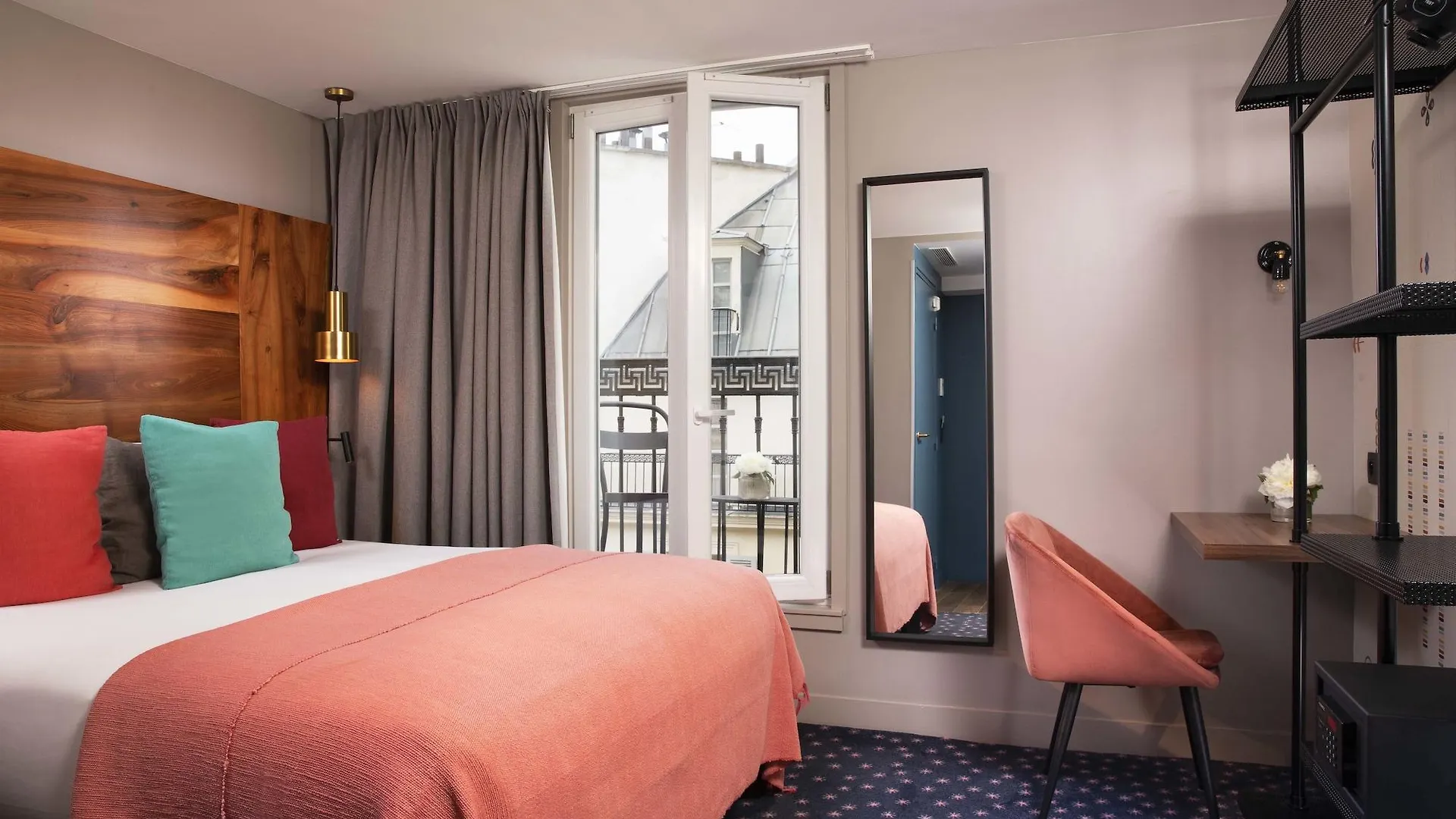 Hotel Maxim Folies Paris