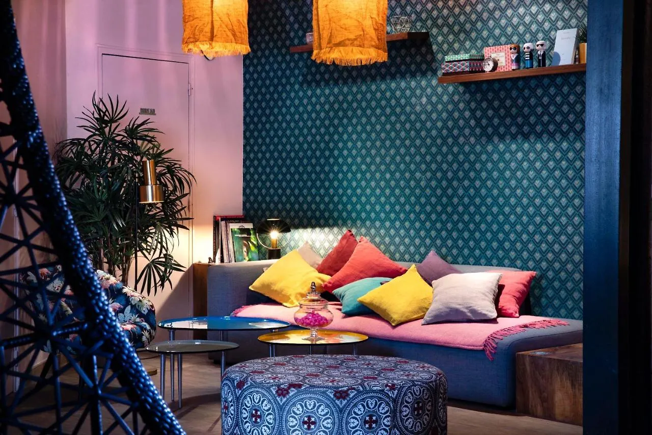 Maxim Folies Otel Paris